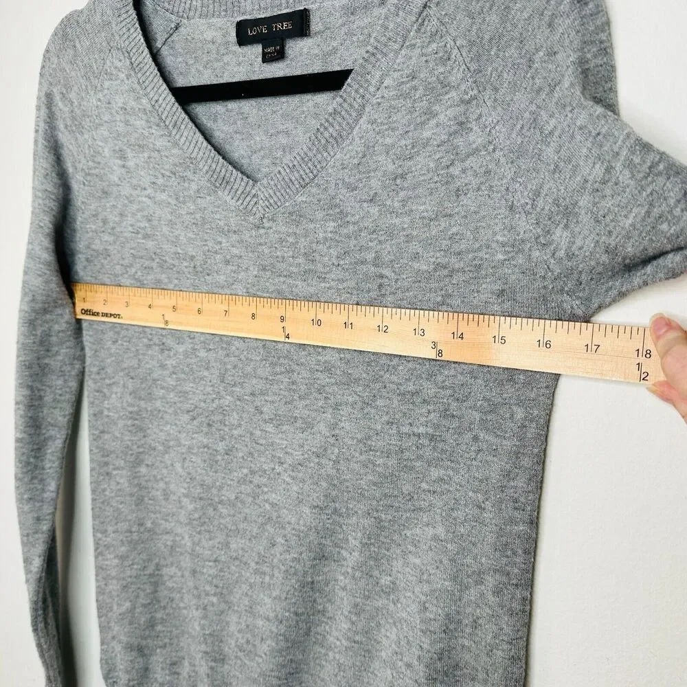 Love Tree Gray V-Neck Long Sleeve Pullover Sweater Banded Hem Thin Jumper Small
